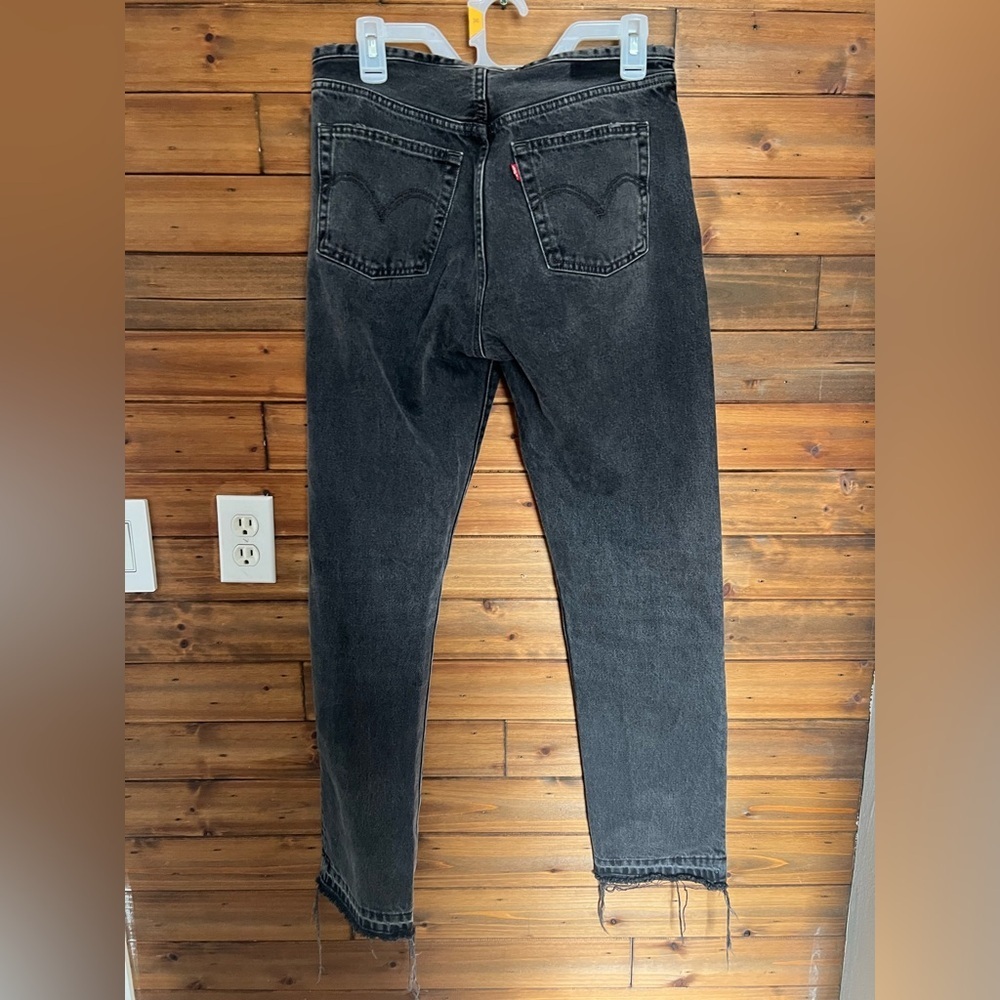 Levi’s woman’s straight leg jeans size large w29L32 light black/gray - Picture 3 of 10